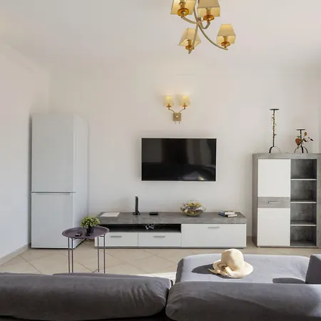 Ferienhaus Camelias By Interhome *