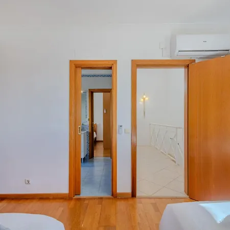 Ferienhaus Camelias Vip By Interhome